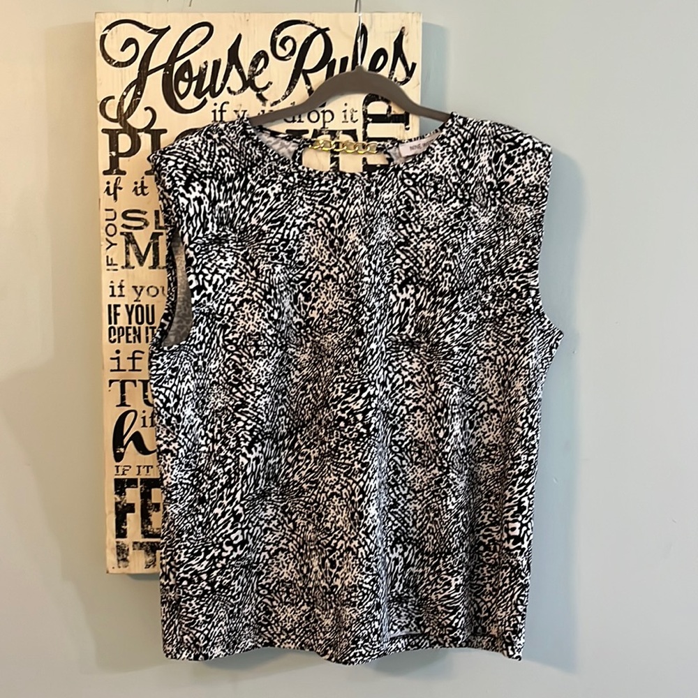 NWT Nine West Ladies Cap Padded Sleeve Open Back with Gold Chain XL